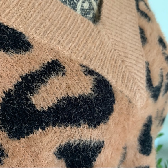 Animal Print V-Neck Sweater. Size S/M. - Picture 4 of 5